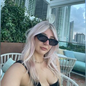 Meet your Posher, Valeria